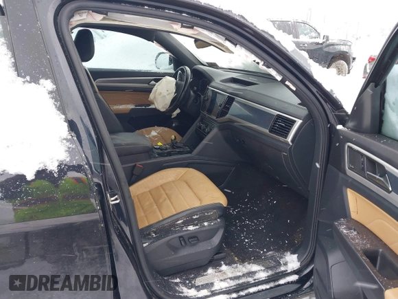 2022 Volkswagen Atlas SEL Premium R-Line with VIN 1V2FE2CA4NC221469, listed as a IAAI auction lot 41236003 with 57,017 mi miles and . Bid and sale history available at DreamBid. Image 5.