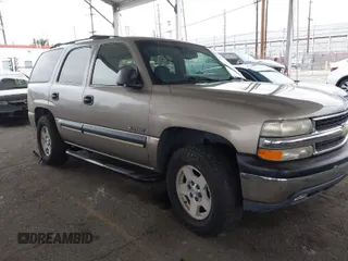2002 Chevrolet Tahoe LS with VIN 1GNEC13T62R311933, listed as a IAAI auction lot 41895509 with 236,603 mi miles. Bid and sale history available at carsss.com. Image 1.