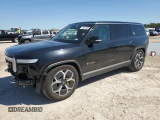 2024 Rivian R1S Adventure z VIN 7PDSGABAXRN035556, wystawiony jako Copart lot #48517595 z przebiegiem 9118 mil mil oraz Szkody całkowita. Historia ofert i sprzedaży dostępna na DreamBid. Obrazek 1.