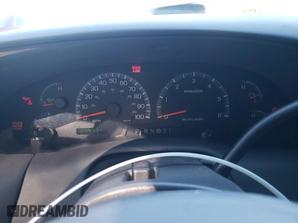 2002 Ford Expedition XLT с VIN 1FMRU15W52LA94288, выставлен на аукционе Copart как лот 52745335 с пробегом 219 734 миль миль и Списание • Salvage title. История ставок и продаж доступна на DreamBid. Изображение 9.
