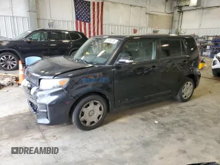 2012 Scion xB z VIN JTLZE4FE7CJ018887, wystawiony jako Copart lot #53958785 z przebiegiem 105 951 mil mil oraz Tytuł czysty. Historia ofert i sprzedaży dostępna na DreamBid. Obrazek 1.