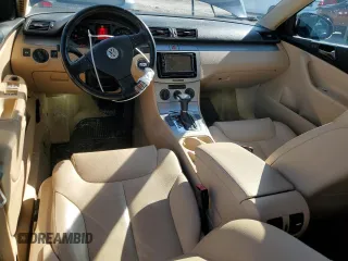 2008 Volkswagen Passat Komfort z VIN WVWAK73C48E124087, wystawiony jako Copart lot #46674665 z przebiegiem 128 004 mil mil oraz Szkoda całkowita • Salvage title. Historia ofert i sprzedaży dostępna na DreamBid. Obrazek 8.