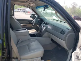 2009 Chevrolet Avalanche LT w/2LT with VIN 3GNFK22039G177073, listed as a IAAI auction lot 42127481 with 139,298 mi miles. Bid and sale history available at carsss.com. Image 5.