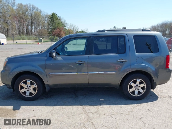 2011 Honda Pilot Touring with VIN 5FNYF4H94BB035415, listed as a IAAI auction lot 42126738 with 239,273 mi miles. Bid and sale history available at carsss.com. Image 14.