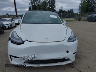 2021 Tesla Model Y Standard Range with VIN 5YJYGDED9MF121828, listed as a IAAI auction lot 42119518 with 34,454 mi miles and . Bid and sale history available at carsss.com. Image 11.