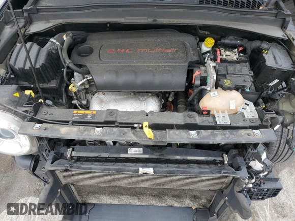 2017 Jeep Renegade Altitude with VIN ZACCJABB4HPG38515, listed as a Copart auction lot 58503415 with 104,040 mi miles and Salvage title. Bid and sale history available at DreamBid. Image 12.