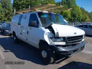 2001 Ford Econoline Cargo with VIN 1FTNE24211HB39538, listed as a IAAI auction lot 40312426 with 217,209 mi miles. Bid and sale history available at carsss.com. Image 1.