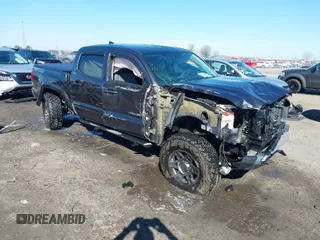 2017 Toyota Tacoma SR5 with VIN 3TMCZ5AN0HM047516, listed as a IAAI auction lot 41653353 with 86,307 mi miles. Bid and sale history available at carsss.com. Image 1.