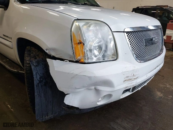 2007 GMC Yukon XL Denali with VIN 1GKFK66897J166451, listed as a IAAI auction lot 41592401 with 201,375 mi miles. Bid and sale history available at carsss.com. Image 6.