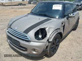 2012 MINI Hardtop z VIN WMWSU3C55CT369622, wystawiony jako IAAI lot #42458180 z przebiegiem 141 444 mil mil oraz . Historia ofert i sprzedaży dostępna na DreamBid. Obrazek 6.