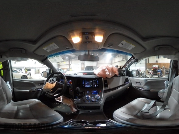 2016 Toyota Sienna XLE with VIN 5TDYK3DC7GS748075, listed as a IAAI auction lot 41795318 with 153,913 mi miles. Bid and sale history available at carsss.com. Image 19.