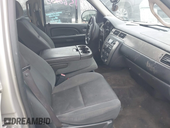2009 Chevrolet Suburban LT with VIN 1GNFK16309R259972, listed as a IAAI auction lot 41568798 with 327,218 mi miles. Bid and sale history available at carsss.com. Image 5.