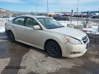 2011 Subaru Legacy Premium Power Moon z VIN 4S3BMBG64B3227213, wystawiony jako IAAI lot #41632456 z przebiegiem 142 939 mil mil oraz . Historia ofert i sprzedaży dostępna na DreamBid. Obrazek 1.