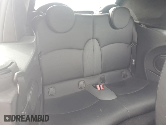 2010 MINI Convertible with VIN WMWMR3C52ATU98506, listed as a Copart auction lot 47706195 with 92,804 mi miles and Clean Title. Bid and sale history available at DreamBid. Image 10.