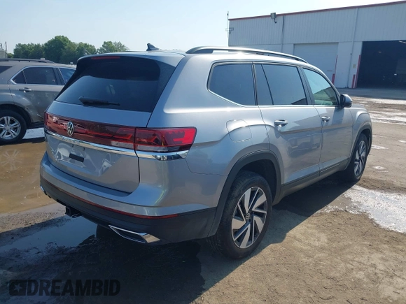 2025 Volkswagen Atlas SE with VIN 1V2WR2CA2SC508079, listed as a IAAI auction lot 42312651 with 10,436 mi miles and . Bid and sale history available at DreamBid. Image 4.