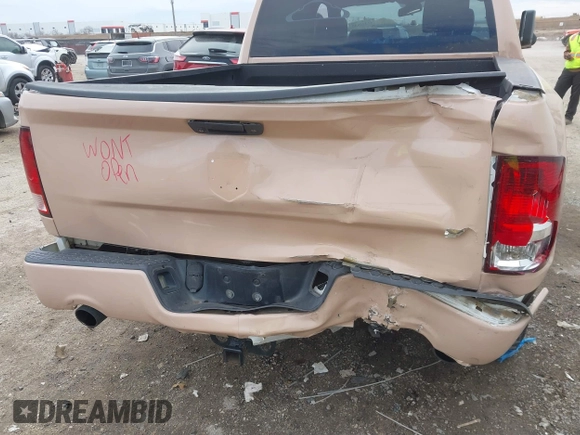2015 Ram 1500 Express z VIN 1C6RR6KT6FS654450, wystawiony jako IAAI lot #41342835 z przebiegiem 147 336 mil mil oraz . Historia ofert i sprzedaży dostępna na DreamBid. Obrazek 6.