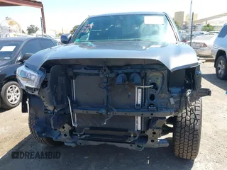 2023 Toyota Tacoma SR5 z VIN 3TMDZ5BN6PM153633, wystawiony jako IAAI lot #42353187 z przebiegiem 50 020 mil mil oraz . Historia ofert i sprzedaży dostępna na DreamBid. Obrazek 13.