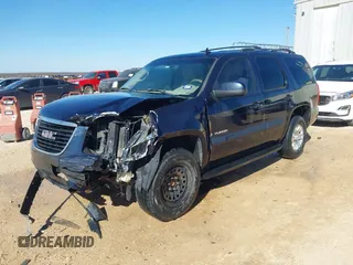 2008 GMC Yukon SLE w/3SA with VIN 1GKFC13C48J115787, listed as a IAAI auction lot 41825682 with 263,533 mi miles. Bid and sale history available at carsss.com. Image 2.