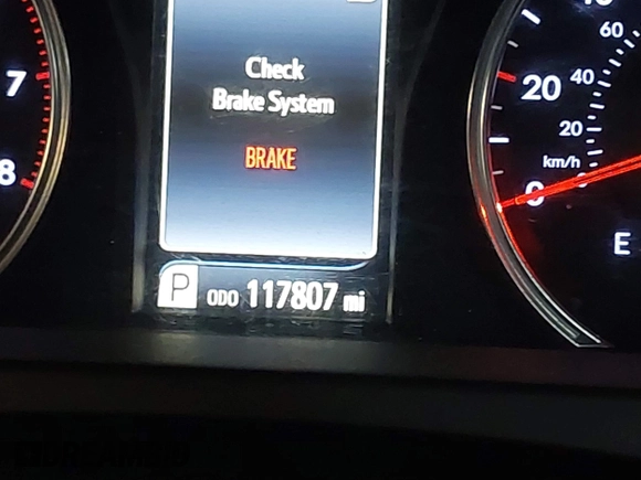 2015 Toyota Camry XLE with VIN 4T1BF1FK9FU072205, listed as a IAAI auction lot 42061915 with 117,807 mi miles. Bid and sale history available at carsss.com. Image 7.