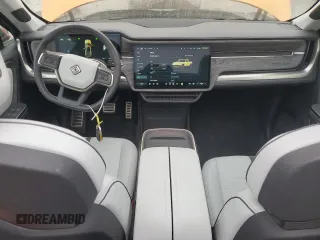2022 Rivian R1T Launch Edition z VIN 7FCTGAAL2NN011755, wystawiony jako Copart lot #59934185 z przebiegiem 12 261 mil mil oraz Szkoda całkowita • Salvage title. Historia ofert i sprzedaży dostępna na DreamBid. Obrazek 8.