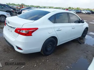 2018 Nissan Sentra S z VIN 3N1AB7AP6JY240649, wystawiony jako IAAI lot #42123511 z przebiegiem 132 478 mil mil oraz . Historia ofert i sprzedaży dostępna na DreamBid. Obrazek 4.