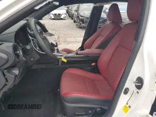 2024 Lexus IS 300 z VIN JTHDA1D24R5129048, wystawiony jako Copart lot #57604335 z przebiegiem 6339 mil mil oraz Tytuł czysty. Historia ofert i sprzedaży dostępna na DreamBid. Obrazek 7.