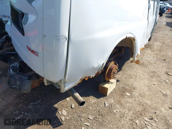 2005 GMC Savana z VIN 1GTFG29X951172501, wystawiony jako IAAI lot #41894781 z przebiegiem 337 717 mil mil oraz . Historia ofert i sprzedaży dostępna na DreamBid. Obrazek 6.