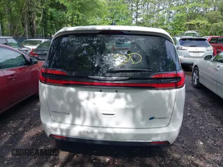 2024 Chrysler Pacifica Hybrid Select z VIN 2C4RC1S71RR118334, wystawiony jako IAAI lot #42320645 z przebiegiem 43 811 mil mil oraz . Historia ofert i sprzedaży dostępna na DreamBid. Obrazek 16.
