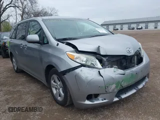 2011 Toyota Sienna LE AAS with VIN 5TDKK3DC4BS085658, listed as a IAAI auction lot 41966742 with 276,899 mi miles. Bid and sale history available at carsss.com. Image 6.