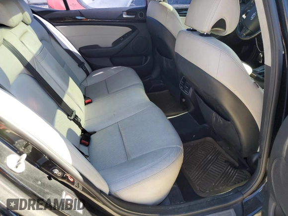 2014 Kia Cadenza Premium with VIN KNALN4D71E5121091, listed as a Copart auction lot 82902324 with 205,042 mi miles and Clean Title. Bid and sale history available at carsss.com. Image 10.