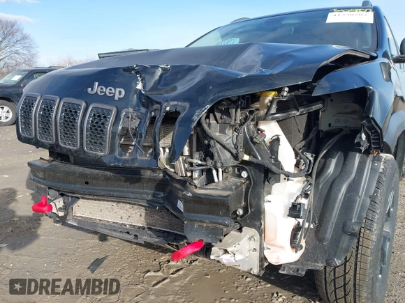 2020 Jeep Cherokee Trailhawk z VIN 1C4PJMBX5LD532516, wystawiony jako IAAI lot #41730502 z przebiegiem 85 543 mil mil oraz . Historia ofert i sprzedaży dostępna na DreamBid. Obrazek 6.