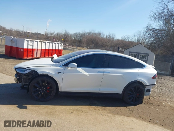 2018 Tesla Model X 75D with VIN 5YJXCAE45JF103828, listed as a IAAI auction lot 41698708 with 118,699 mi miles and . Bid and sale history available at carsss.com. Image 13.