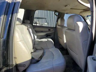 2002 Chevrolet Suburban Z71 with VIN 3GNFK16T12G256875, listed as a Copart auction lot 87745445 with 294,778 mi miles and Salvage Title. Bid and sale history available at carsss.com. Image 11.