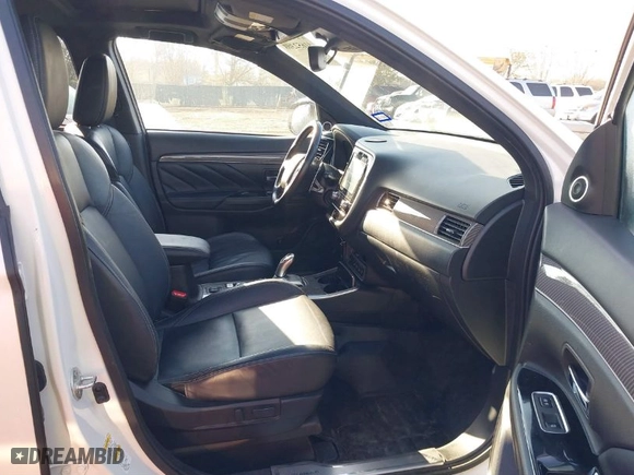 2020 Mitsubishi Outlander PHEV SEL with VIN JA4J24A57LZ010227, listed as a IAAI auction lot 41652308 with 47,929 mi miles. Bid and sale history available at carsss.com. Image 5.
