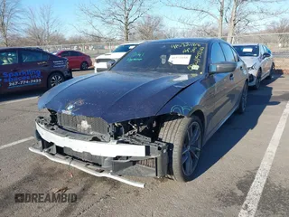 2020 BMW 3 Series M340i xDrive z VIN WBA5U9C08LFH41265, wystawiony jako IAAI lot #41572188 z przebiegiem 52 453 mil mil oraz . Historia ofert i sprzedaży dostępna na DreamBid. Obrazek 2.