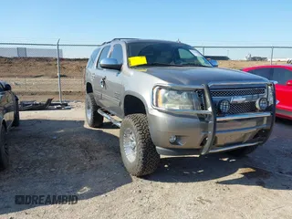 2009 Chevrolet Tahoe 2LT z VIN 1GNFC230X9R291177, wystawiony jako IAAI lot #41965944 z przebiegiem 71 073 mil mil oraz . Historia ofert i sprzedaży dostępna na DreamBid. Obrazek 1.