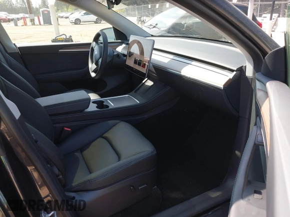 2024 Tesla Model Y Long Range with VIN 7SAYGDEE3RF177458, listed as a IAAI auction lot 42109641 with 7,890 mi miles. Bid and sale history available at carsss.com. Image 5.