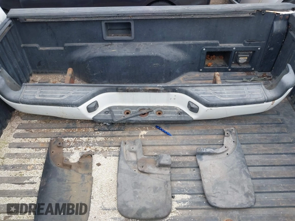 2008 Toyota Tacoma with VIN 5TEUU42N28Z531007, listed as a IAAI auction lot 41743306 with 92,105 mi miles and . Bid and sale history available at DreamBid. Image 12.
