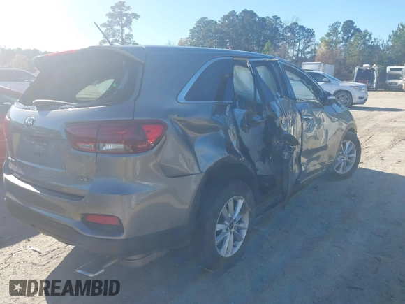 2019 Kia Sorento LX V6 with VIN 5XYPGDA55KG483672, listed as a IAAI auction lot 41043216 with 163,173 mi miles. Bid and sale history available at carsss.com. Image 4.