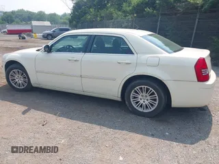 2008 Chrysler 300 LX z VIN 2C3LA43R48H225478, wystawiony jako IAAI lot #42449835 z przebiegiem 168 746 mil mil oraz . Historia ofert i sprzedaży dostępna na DreamBid. Obrazek 3.