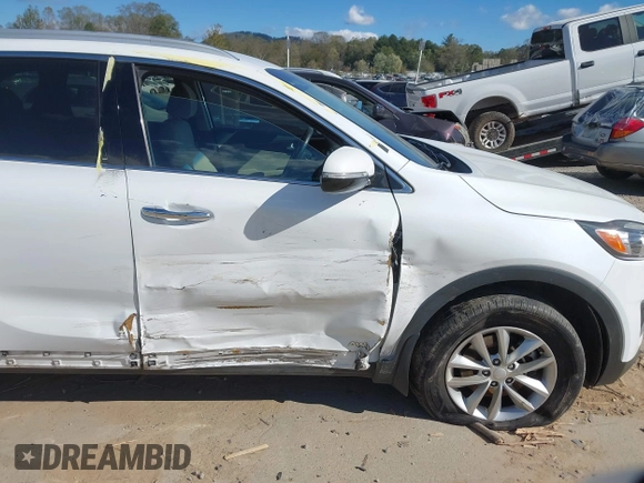 2018 Kia Sorento LX with VIN 5XYPGDA36JG389698, listed as a IAAI auction lot 40463225 with 120,088 mi miles. Bid and sale history available at carsss.com. Image 6.