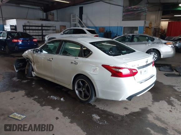 2016 Nissan Altima SR with VIN 1N4AL3AP1GC174425, listed as a IAAI auction lot 41177401 with 173,374 mi miles and . Bid and sale history available at DreamBid. Image 3.