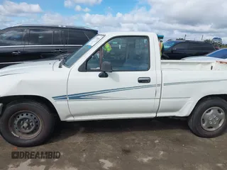 1992 Toyota Pickup DLX z VIN 4TARN81PXNZ004395, wystawiony jako IAAI lot #41729264 z przebiegiem 137 289 mil mil oraz . Historia ofert i sprzedaży dostępna na DreamBid. Obrazek 14.