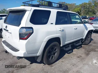 2021 Toyota 4Runner SR5 с VIN JTEEU5JR7M5249971, выставлен на аукционе IAAI как лот 40915613 с пробегом 41 547 миль миль и . История ставок и продаж доступна на DreamBid. Изображение 4.
