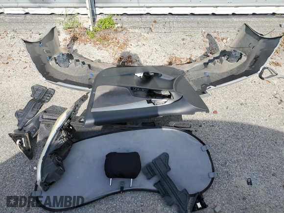 2009 Toyota Matrix S with VIN 2T1LE40E09C002870, listed as a Copart auction lot 60964775 with 163,954 mi miles and Salvage title. Bid and sale history available at DreamBid. Image 12.