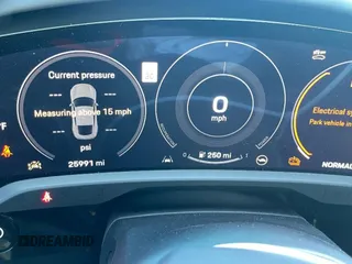2022 Porsche Taycan z VIN WP0AA2Y1XNSA12181, wystawiony jako Copart lot #45683155 z przebiegiem 25 991 mil mil oraz Nie do naprawy • Non repairable. Historia ofert i sprzedaży dostępna na DreamBid. Obrazek 9.