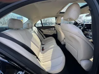 2020 Mercedes-Benz E 350 z VIN WDDZF8DB1LA732898, wystawiony jako Copart lot #61648985 z przebiegiem 147 339 mil mil oraz Czysty tytuł • Clean title. Historia ofert i sprzedaży dostępna na DreamBid. Obrazek 6.