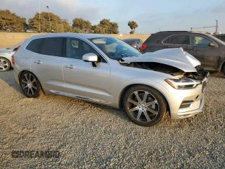 2020 Volvo XC60 Inscription z VIN YV4102DL5L1507993, wystawiony jako Copart lot #76324584 z przebiegiem 60 454 mil mil oraz Szkoda całkowita • Salvage title. Historia ofert i sprzedaży dostępna na DreamBid. Obrazek 4.