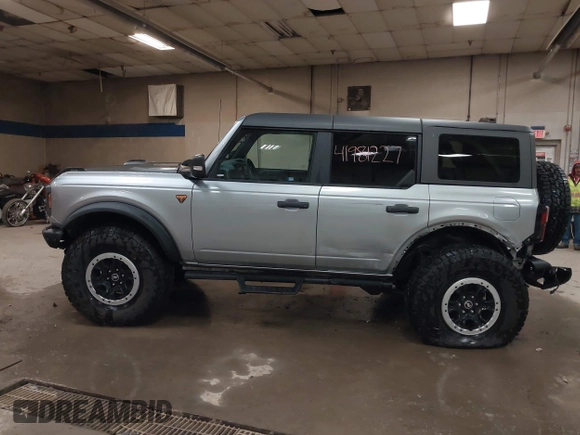 2023 Ford Bronco z VIN 1FMEE5DP2PLB55066, wystawiony jako IAAI lot #41981227 z przebiegiem 16 137 mil mil oraz . Historia ofert i sprzedaży dostępna na DreamBid. Obrazek 14.