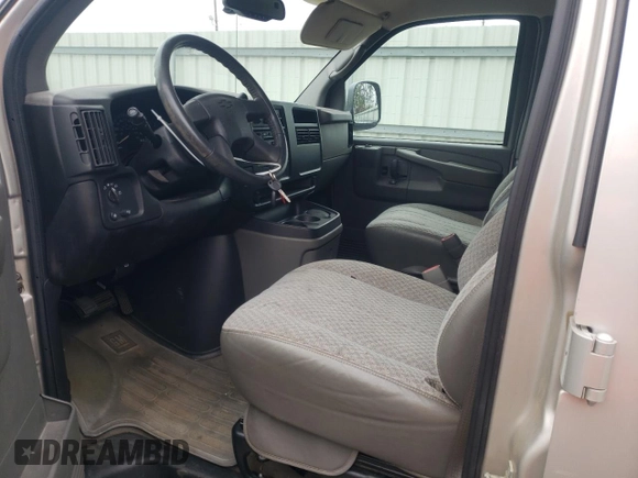 2005 Chevrolet Express Passenger z VIN 1GNFG15T351207764, wystawiony jako Copart lot #46085905 z przebiegiem 175 358 mil mil oraz Czysty tytuł • Clean title. Historia ofert i sprzedaży dostępna na DreamBid. Obrazek 7.